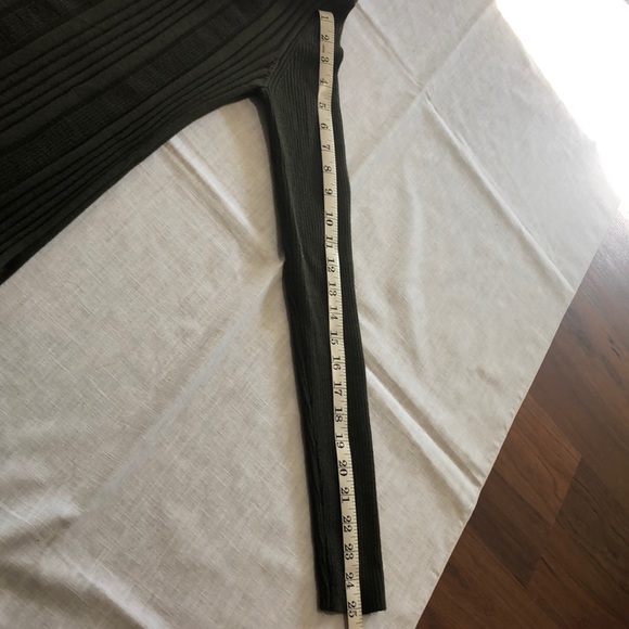 ๐ 2/$30๐ Army green ribbed sweater from H&M - Picture 6 of 9